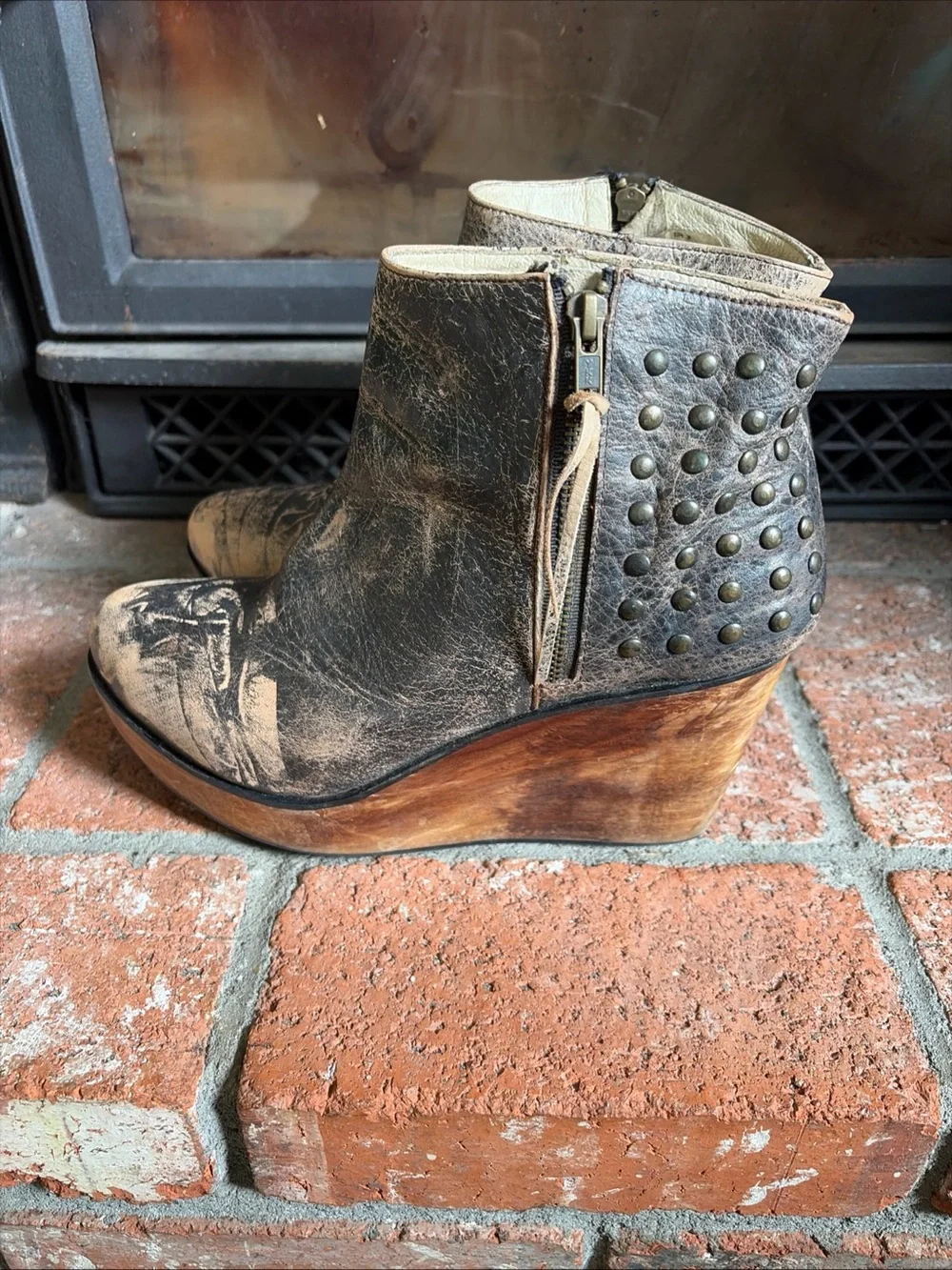 Bedstu Ghent wedge leather booties ankle boot studded side zip size 11